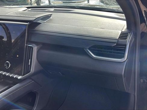 Used 2024 GMC Acadia Elevation image 12