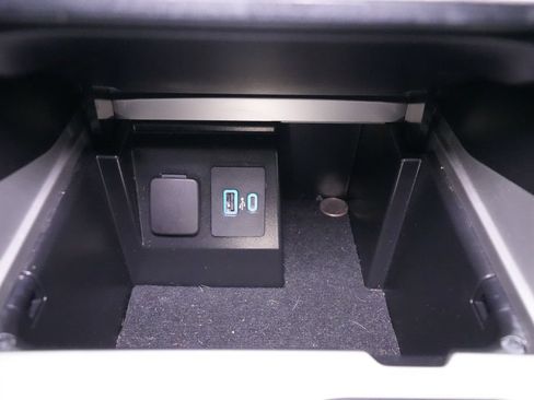 Used 2022 Ford Explorer XLT w/ Equipment Group 202A AWD/4WD image 40