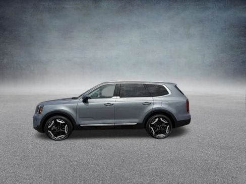 Used 2025 Kia Telluride S FWD image 12