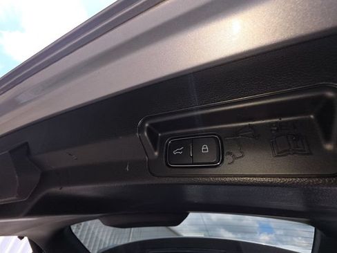 Used 2020 Ford Explorer XLT w/ Equipment Group 202A RWD image 15
