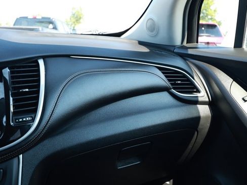 Used 2018 Chevrolet Trax LT w/ LT Convenience Package FWD image 24