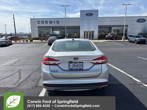 Used 2017 Ford Fusion SE image 9