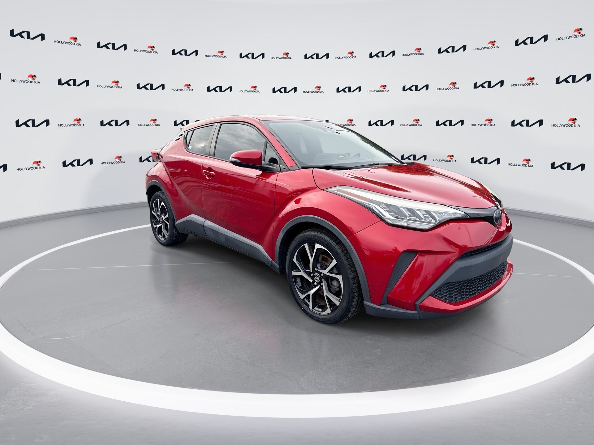 Used 2021 Toyota C-HR XLE FWD image 2