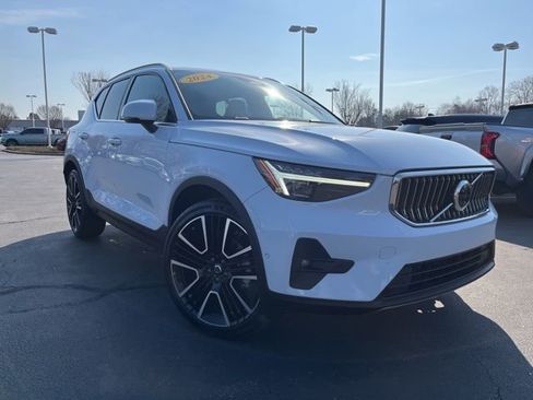 Used 2024 Volvo XC40 B5 Plus w/ Protection Package Premier image 3