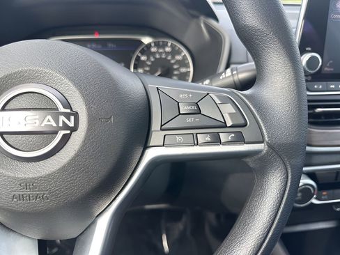 Used 2025 Nissan Altima 2.5 SV image 15