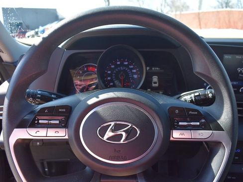 Used 2022 Hyundai Elantra SEL image 26