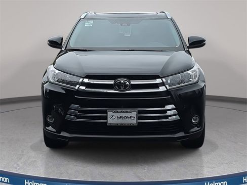 Used 2019 Toyota Highlander Limited Platinum image 2