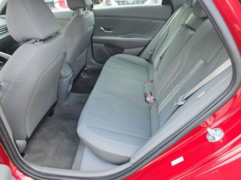 Used 2025 Hyundai Elantra SEL FWD image 27