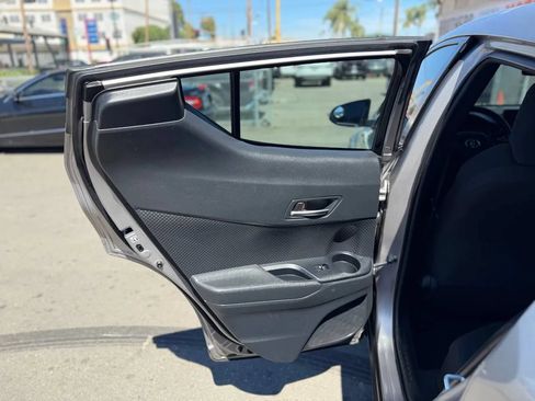 Used 2018 Toyota C-HR XLE FWD image 23