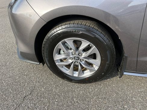 Certified 2024 Toyota Sienna XLE image 30