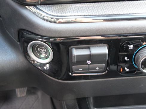 Used 2022 Chevrolet Silverado 1500 ZR2 image 34