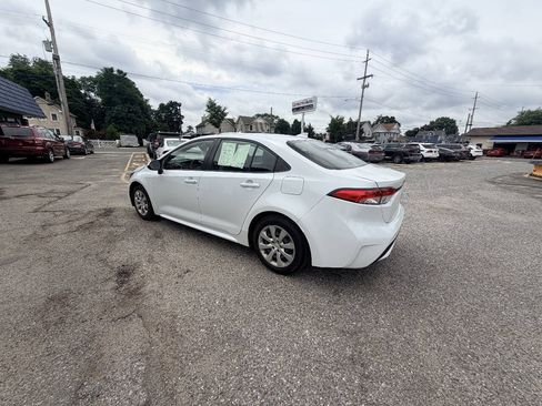 Used 2022 Toyota Corolla LE FWD image 28