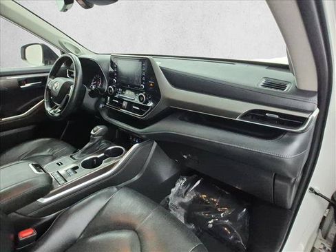 Used 2022 Toyota Highlander Limited FWD image 26
