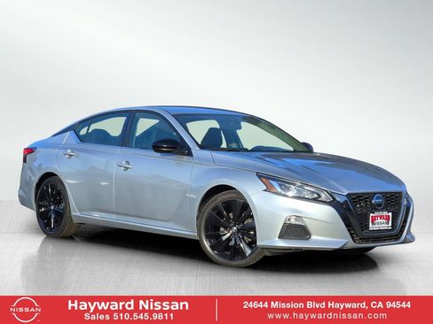 Used 2021 Nissan Altima 2.5 SR image 1