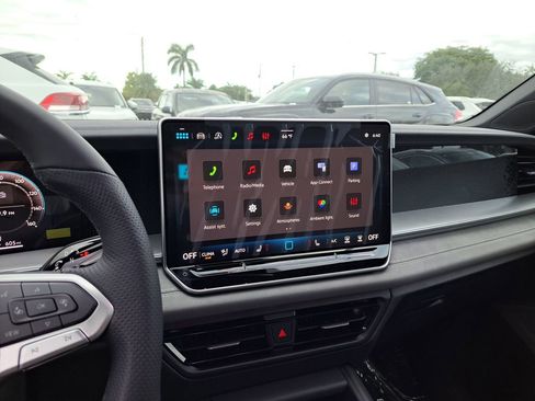 New 2026 Volkswagen Tiguan SE R-Line image 9