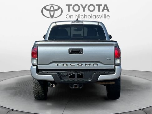 Used 2020 Toyota Tacoma TRD Sport image 5