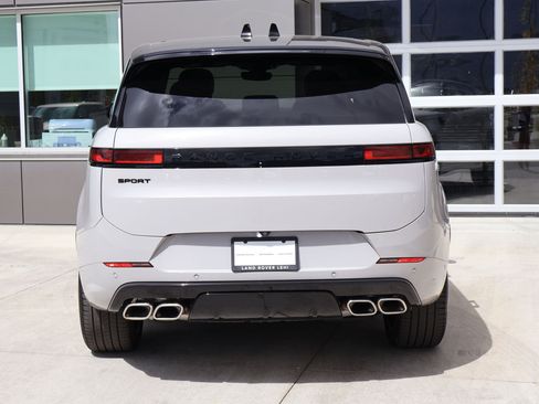 Used 2025 Land Rover Range Rover Sport Dynamic SE AWD/4WD image 9