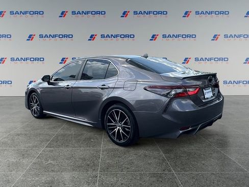 Used 2021 Toyota Camry SE FWD image 3