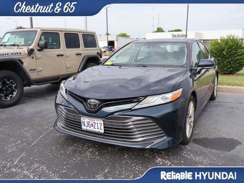Used 2019 Toyota Camry XLE FWD image 10