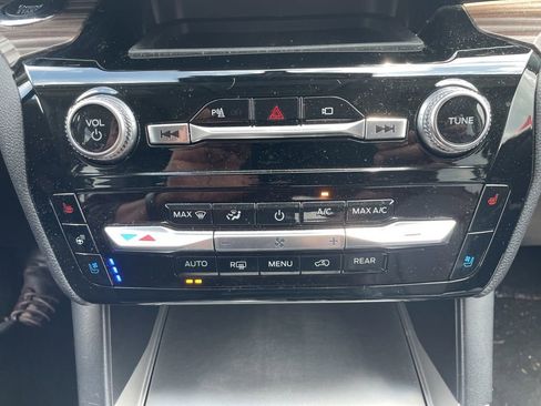 Used 2022 Ford Explorer Limited w/ Equipment Group 301A AWD/4WD image 23