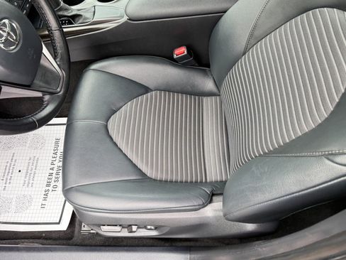 Used 2021 Toyota Camry SE image 14