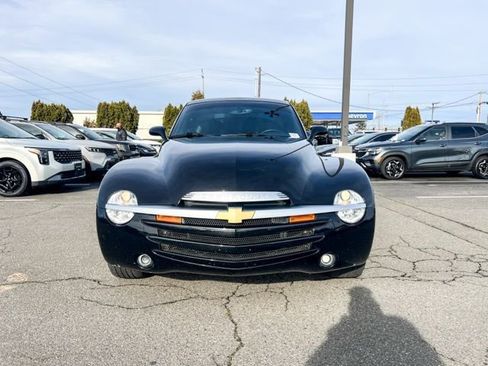 Used 2005 Chevrolet SSR w/ Preferred Equipment Group image 5