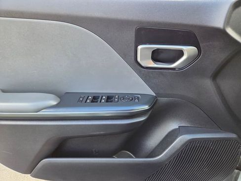 Certified 2025 Kia K4 LXS FWD image 17