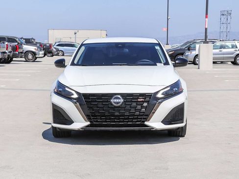 Used 2023 Nissan Altima 2.5 SR FWD image 2