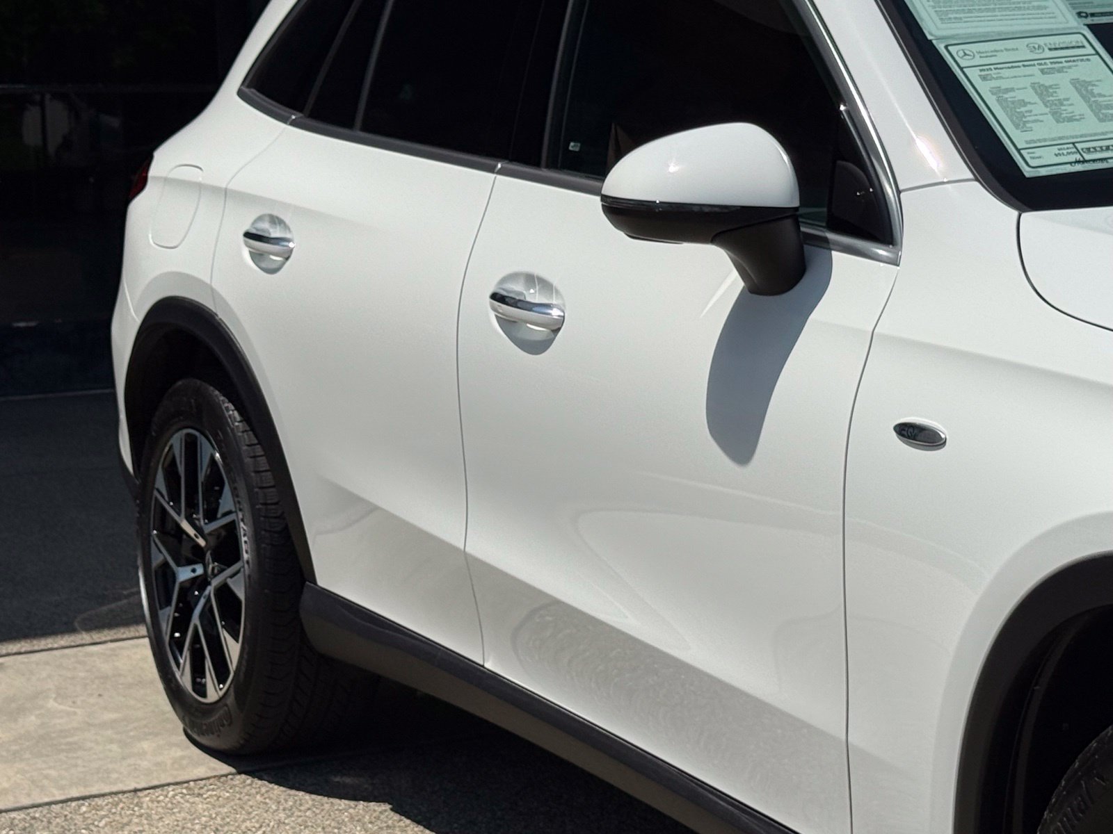 Used 2025 Mercedes-Benz GLC 350e 4MATIC image 9
