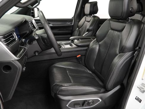 Certified 2023 Jeep Wagoneer 4WD w/ Premium Group I image 17
