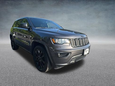 Used 2019 Jeep Grand Cherokee Altitude AWD/4WD image 3