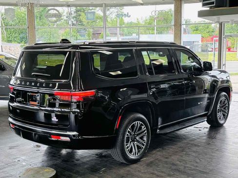 Used 2025 Jeep Wagoneer Series II AWD/4WD image 7