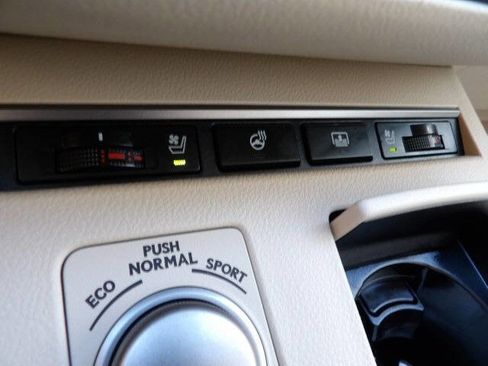 Used 2013 Lexus ES 300h w/ Luxury Pkg FWD image 28