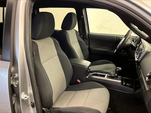 Used 2022 Toyota Tacoma w/ SR5 Package image 6
