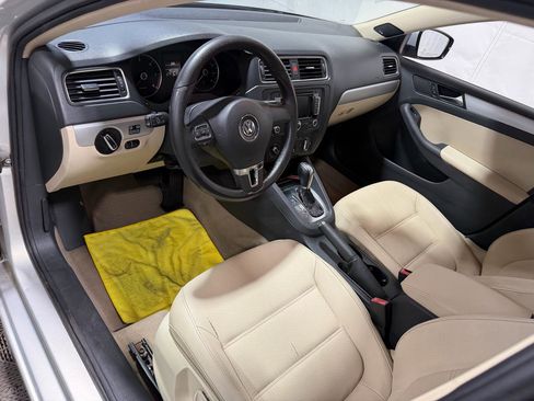 Used 2012 Volkswagen Jetta TDI FWD image 22