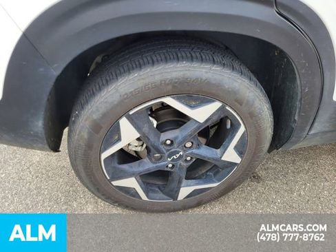 Used 2025 Kia Seltos EX w/ EX Sunroof Package image 15