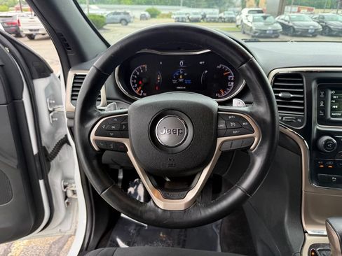 Used 2016 Jeep Grand Cherokee Laredo w/ Quick Order Package 23E AWD/4WD image 12