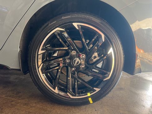 New 2026 Nissan Sentra SR w/ Floor Mat Package FWD image 21