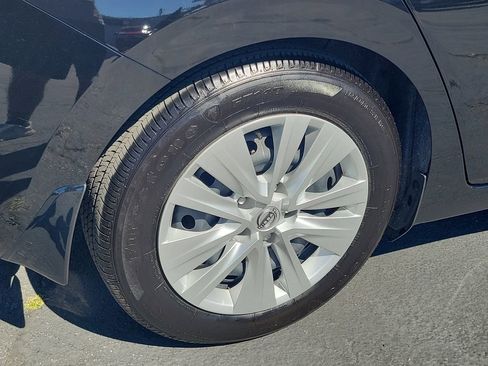 Used 2025 Nissan Sentra S image 25