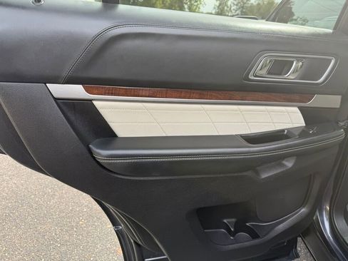 Used 2017 Ford Explorer Platinum image 26