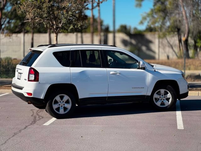 Used 2017 Jeep Compass Latitude FWD image 20
