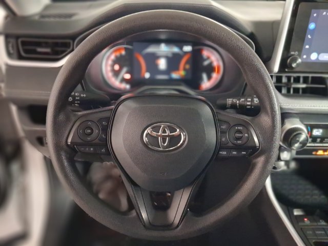 Used 2025 Toyota RAV4 XLE FWD image 18