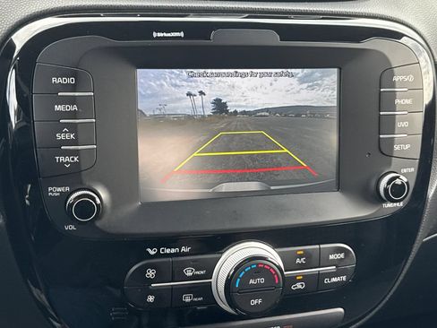Used 2019 Kia Soul ! FWD image 18