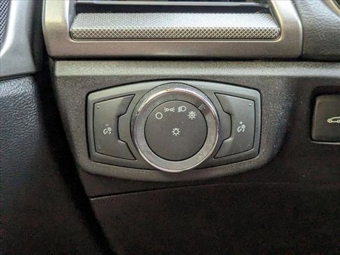 Used 2019 Ford Fusion SE FWD image 12
