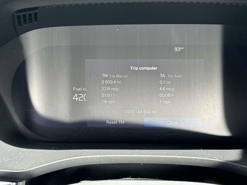 Used 2023 Volvo XC60 B5 Plus AWD/4WD image 21