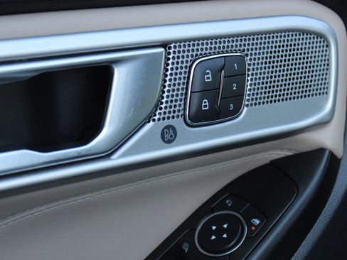 Used 2020 Ford Explorer Limited image 25