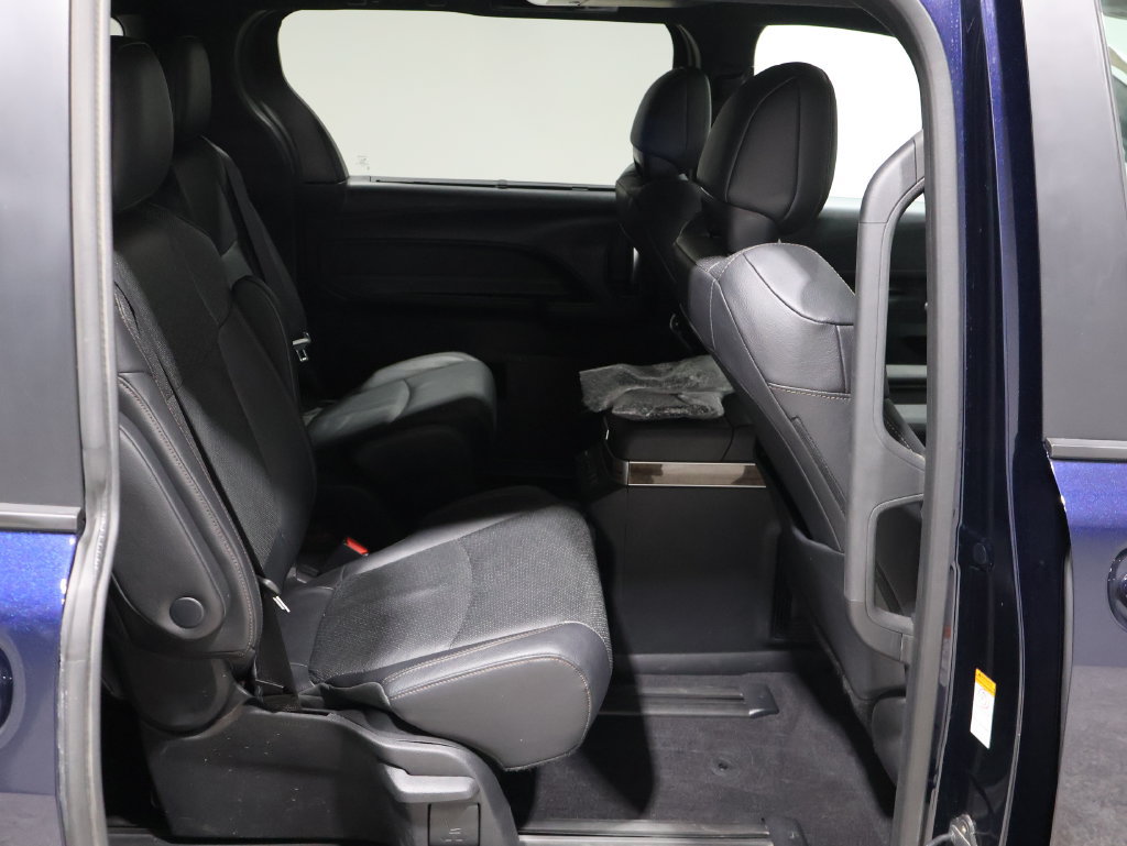 Used 2026 Toyota Sienna Platinum AWD/4WD image 24