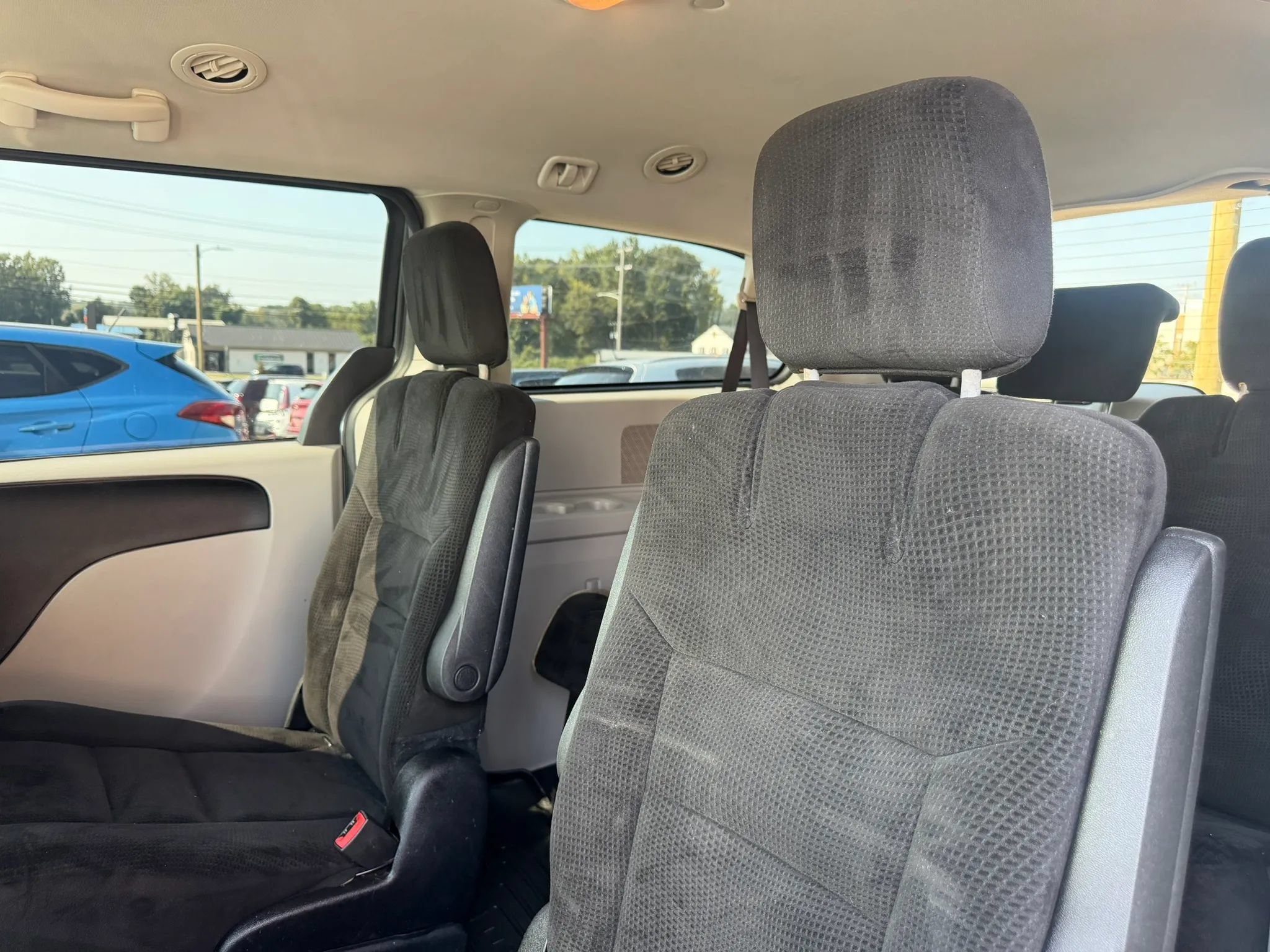 Used 2016 Dodge Grand Caravan SXT FWD image 19