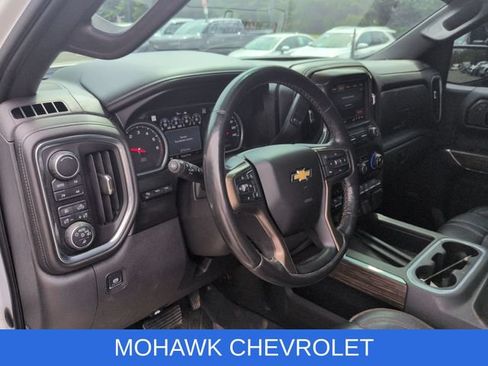 Used 2019 Chevrolet Silverado 1500 High Country w/ Technology Package AWD/4WD image 8