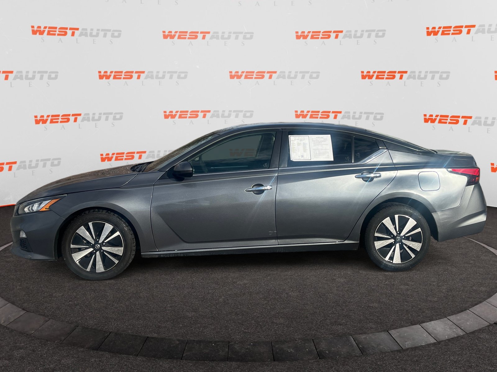 Used 2022 Nissan Altima 2.5 SV FWD image 2